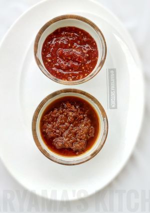 A picture of 2 easy diy pizza sauce.