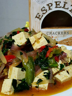 Una foto de Tofu salteado con vegetales