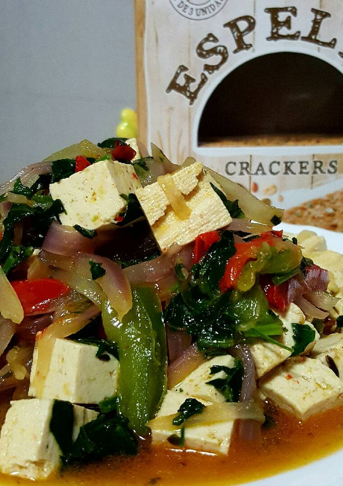 Una foto de Tofu salteado con vegetales