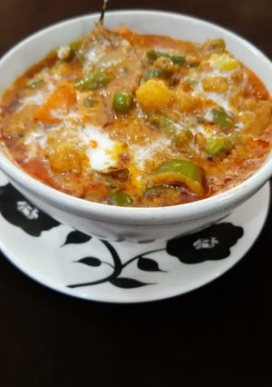 દિવાની વેજ હાંડી (Diwani Veg.Handi Recipe In Gujarati) રેસીપી મુખ્ય ફોટો