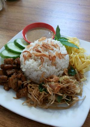 Foto resep Nasi uduk rice cooker praktis dan teman2nya