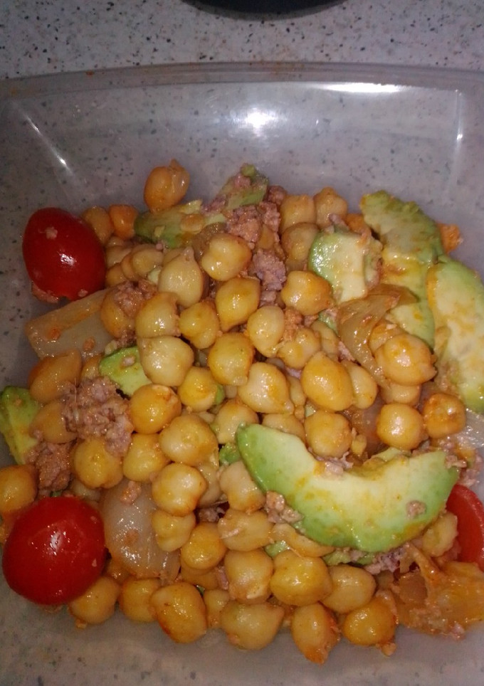 Una foto de Ensalada semi fría de garbanzos