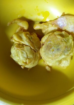 A picture of Batata Vada.