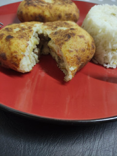 Una foto de Papas rellenas con pino y queso