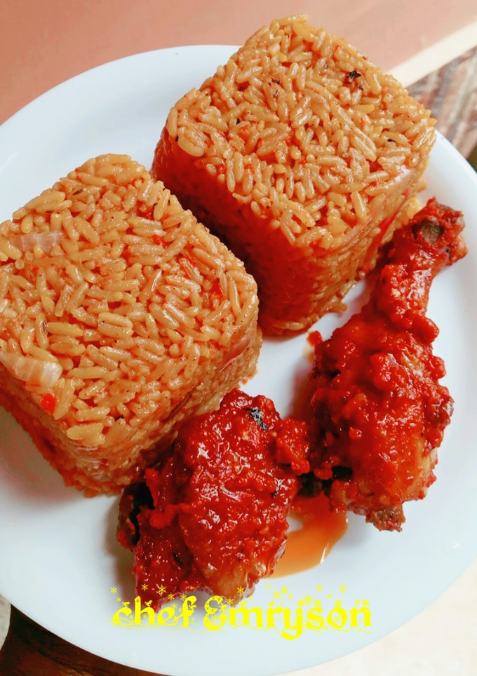 A picture of Jollof rice with sauced chicken 😋😋.