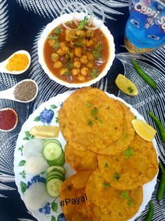 स्पाइसी छोले पूरी (spicy chole puri recipe in hiindi) रेसिपी मुख्य फोटो