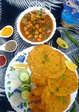स्पाइसी छोले पूरी (spicy chole puri recipe in hiindi) रेसिपी मुख्य फोटो