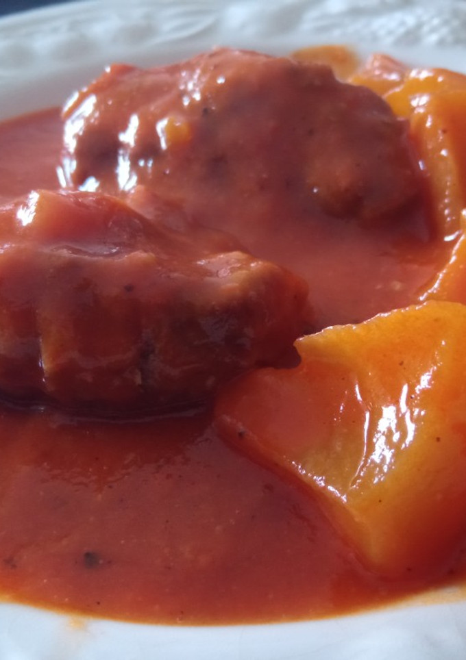 Una foto de Carrilleras de cerdo a la salsa de pimientos del piquillo
