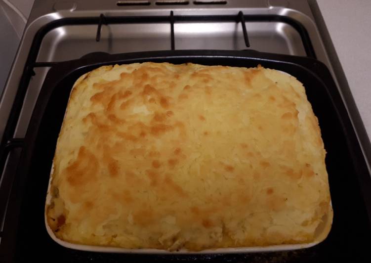 How to Prepare Favorite Cheesy mince beef and mash potato pie