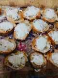 خبز بالتوم والجبنة