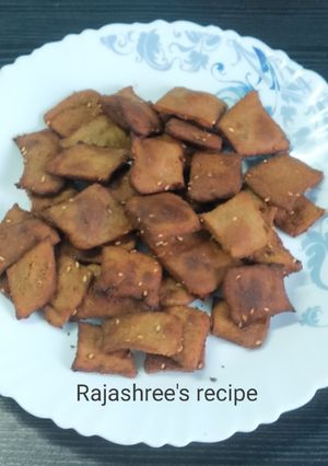 खुसखुशीत बाजरीच्या कापण्या.(Bajrichya Kapnya Recipe In Marathi) रेसिपी चे मुख्य फोटो 