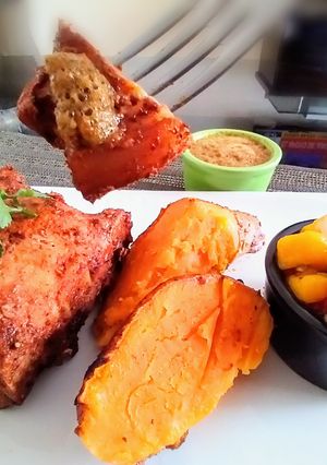 Una foto de Cerdo adobado al Horno con Salsa de Mango picante 👍🇵🇪