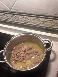 Una foto de Carne con almendras