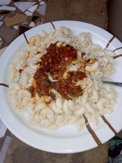 Hadin taliya da macaroni ainihin hoton girkin