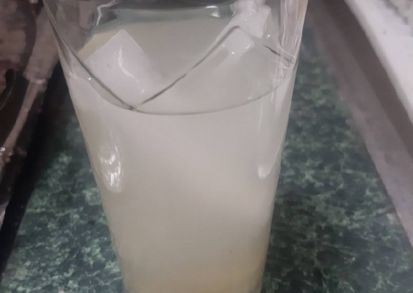 Agua de tuna con limón