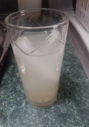 Una foto de Agua de tuna con limón