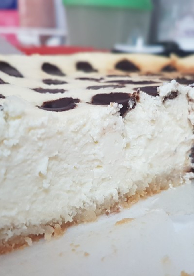 Una foto de Cheesecake - Torta de queso con aroma a limón y chocolate