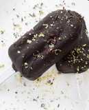 Helado de Chocolate Negro Clásico con topping de pistacho