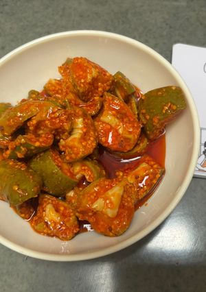 A picture of Raw mango pickle.