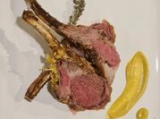 Una foto de cordero al horno
