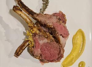 Una foto de Costillas de cordero a la mostaza y parmesano