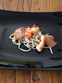 Una foto de Gulas con gambones y panceta