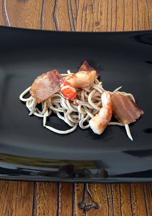 Foto principal de Gulas con gambones y panceta