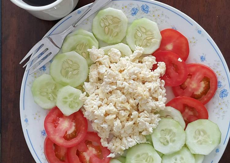 Recipe of Favorite Scrambled eggs with tomato and cucumber salad