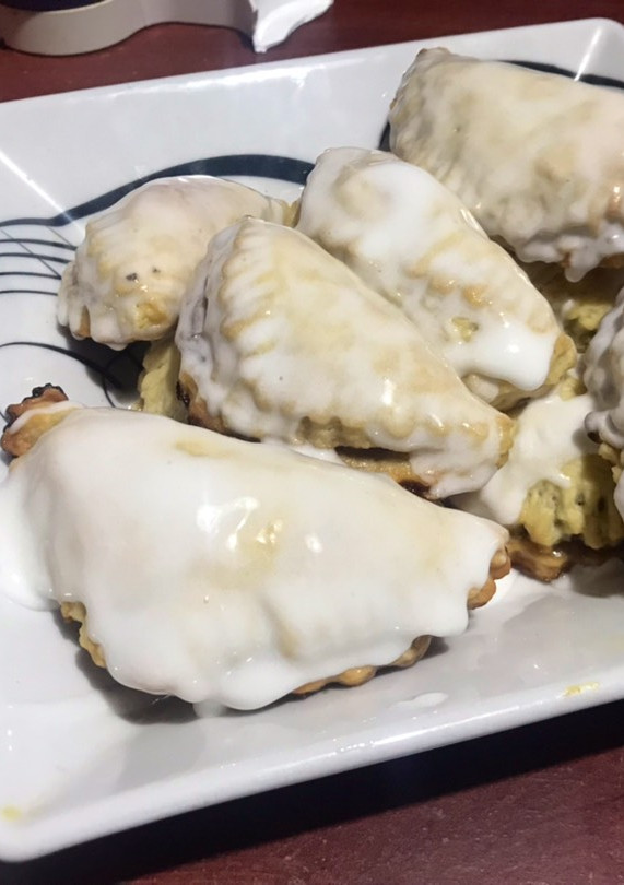 Una foto de Empanadillas de cayote y nuez en masa de hojaldre