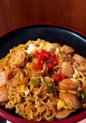 Foto resep Mie Sosis Telur Pedas Manis