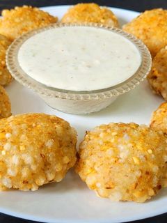 साबुदाणा वडा (Sabudana Vada Recipe In Marathi) रेसिपी चे मुख्य फोटो