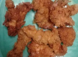 Una foto de Pollo frito con sabritas