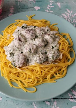 Húsgombócok petrezselymes mártásban spagettivel gluténmentesen recept fotója