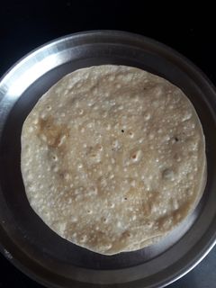 ફુલકા રોટલી (Fulka Roti Recipe In Gujarati) રેસીપી મુખ્ય ફોટો