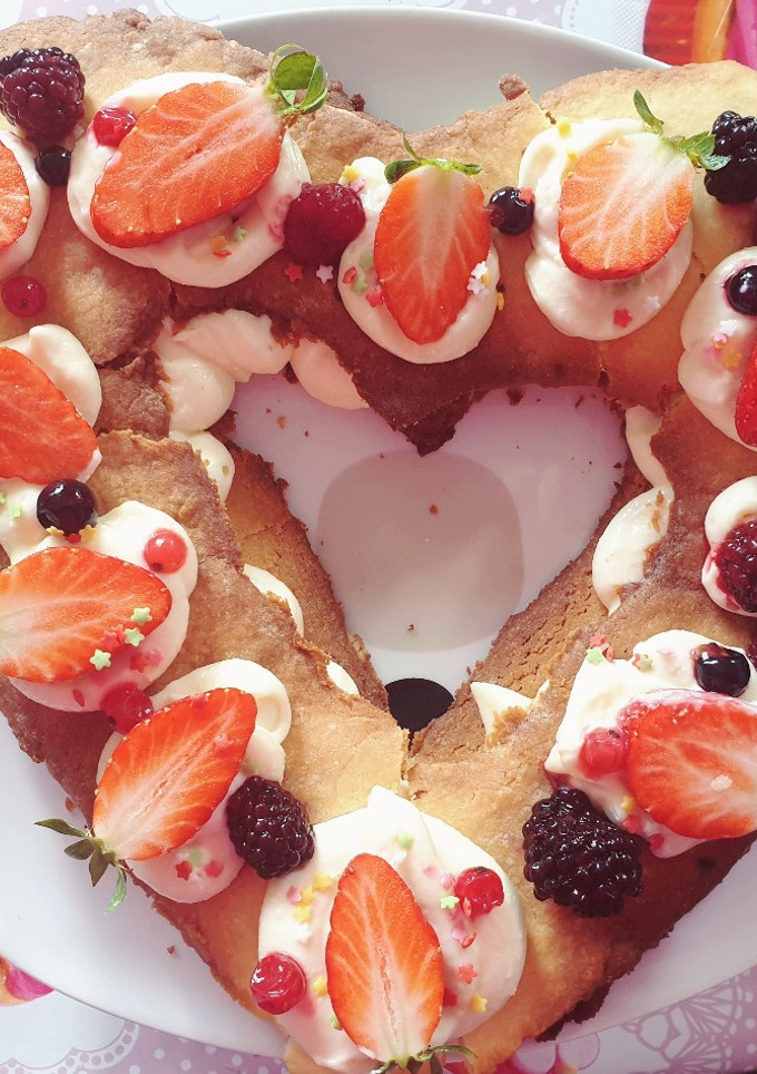 Una foto de Tarta de masa de galleta con frutos rojos