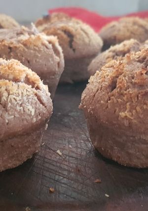 Una foto de Muffins de coco y chocolate