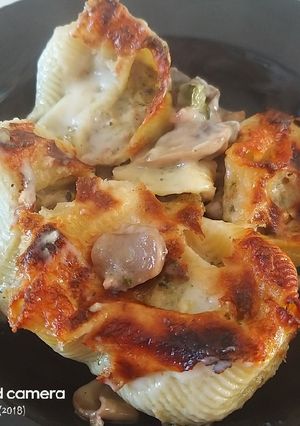 A picture of Stuffed Conchiglioni.