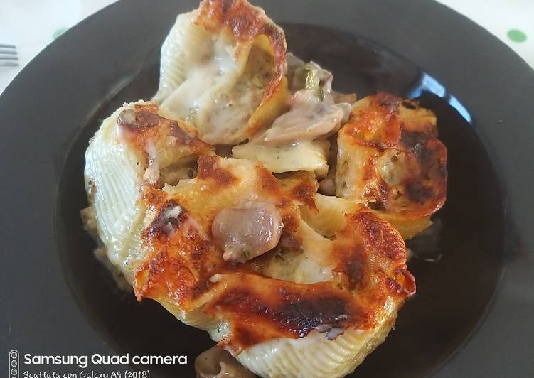 Recetta di Fatto in casa Conchiglioni ripieni