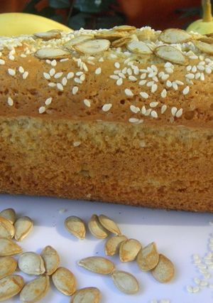 Una foto de Budín de vainilla con frutas frescas y semillas