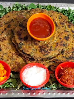 મેથી નાં ઢેબરા (Methi Dhebra Recipe In Gujarati) રેસીપી મુખ્ય ફોટો