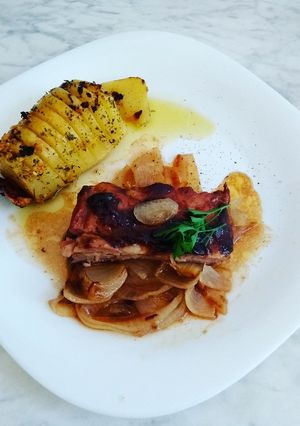 Foto de Costelinha assada com molho barbecue e batata dominó