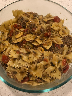 A picture of Beef Pesto Farfalle.