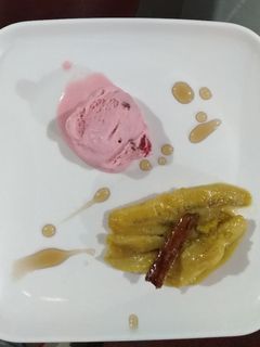 Una foto de Banana hot con helado