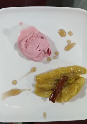 Una foto de Banana hot con helado