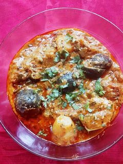 આખા રીંગણ બટાકા નું શાક (Akha Ringan Bataka Shak Recipe In Gujarati) રેસીપી મુખ્ય ફોટો