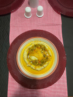 Una foto de Estofado de pollo en platos de plátano 🧑🏻🍳