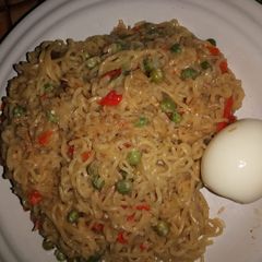Veggies noodles with egg A picture of Veggies noodles with egg.