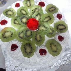 A picture of Kiwi Fruit cake.
