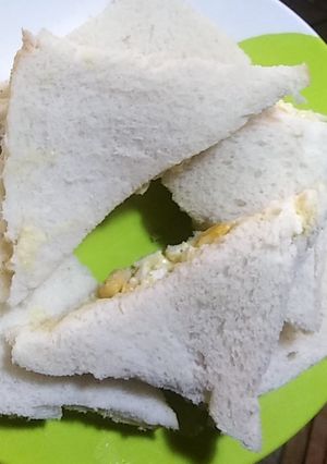 A picture of Egg sandwiches.