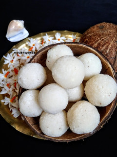 সাদা নারকেল নাড়ু (sada narkel naru recipe in Bengali) রেসিপির প্রধান ছবি